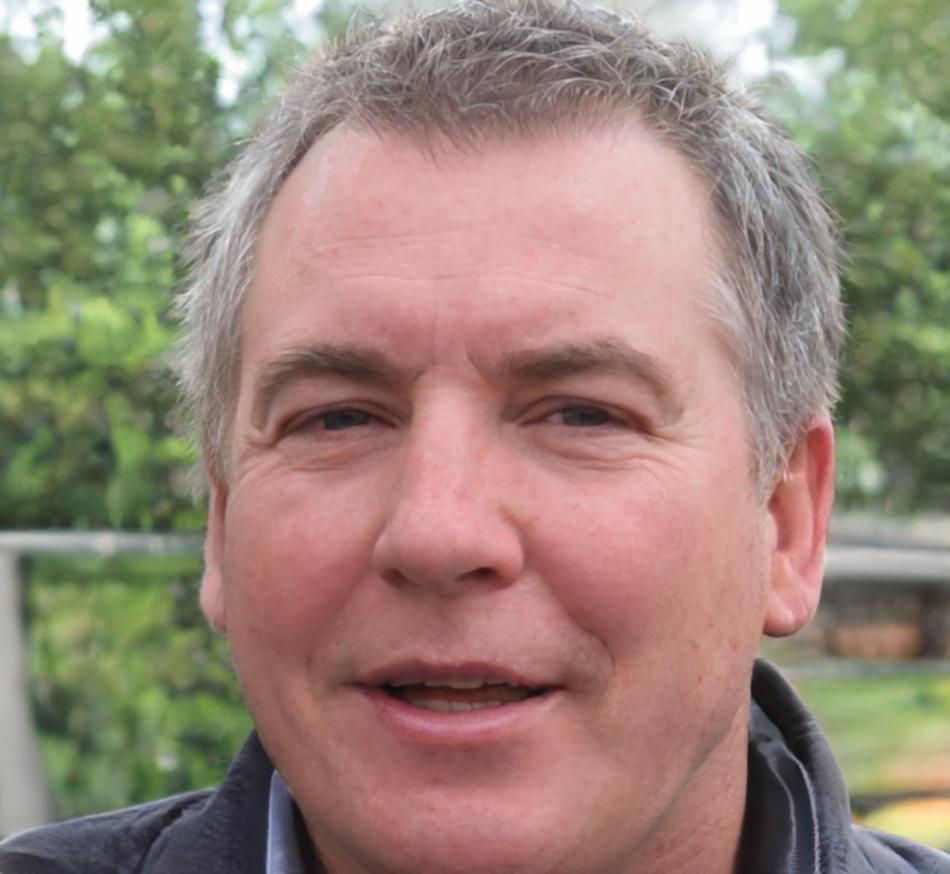 Lachlan Thornbury headshot